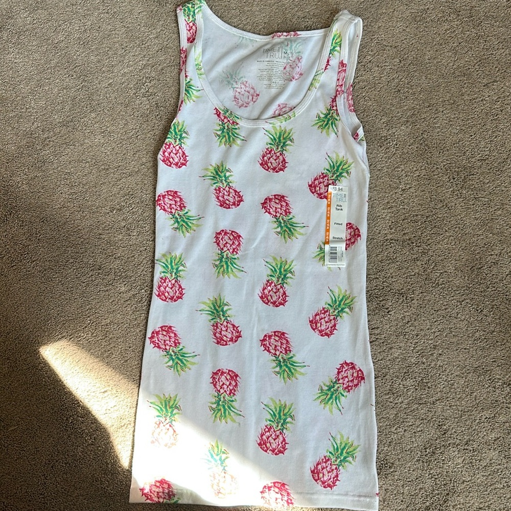 White pineapple tank